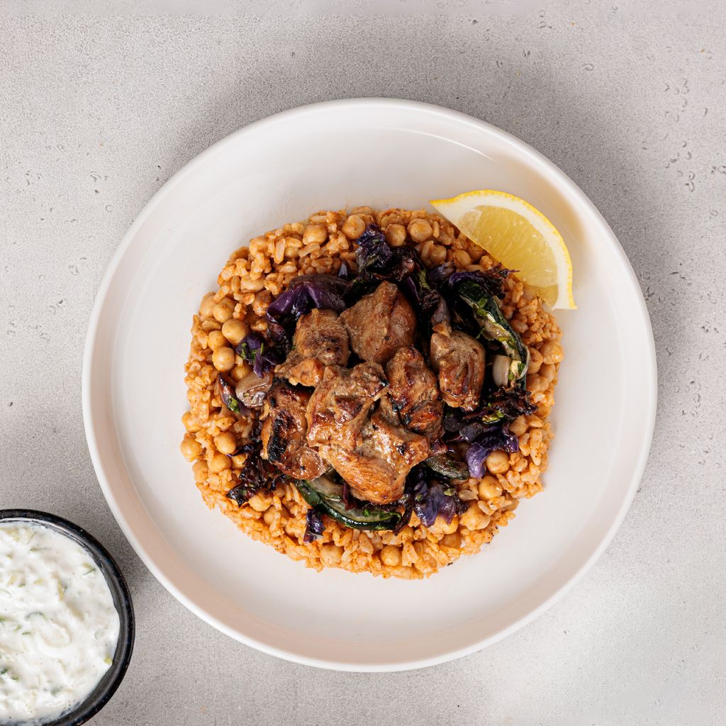 وعاء دجاج متبل بالتوابل اليونانية