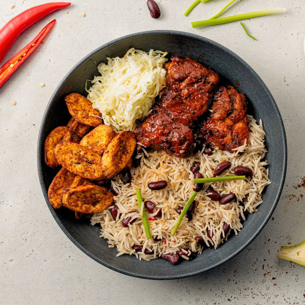 دجاج جيرك مع الأرز والفاصوليا