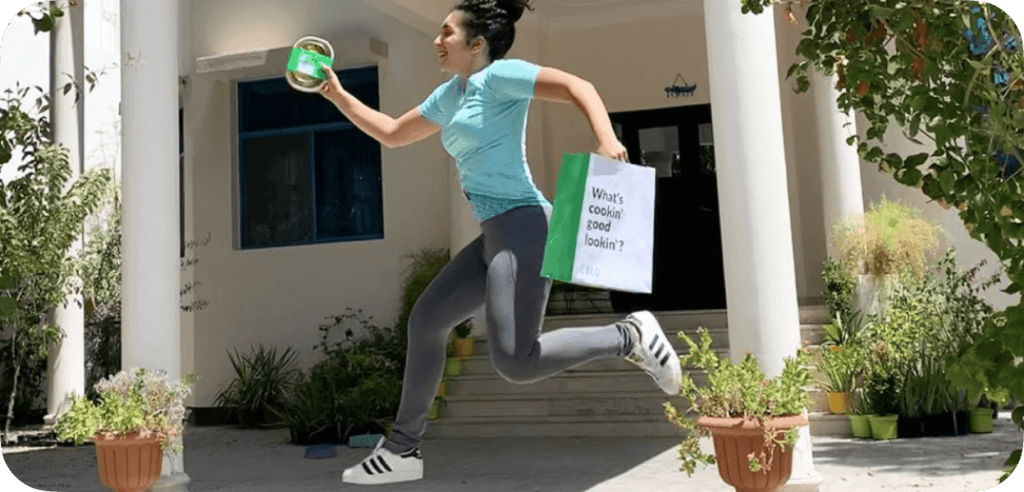 a woman delivering calo meal