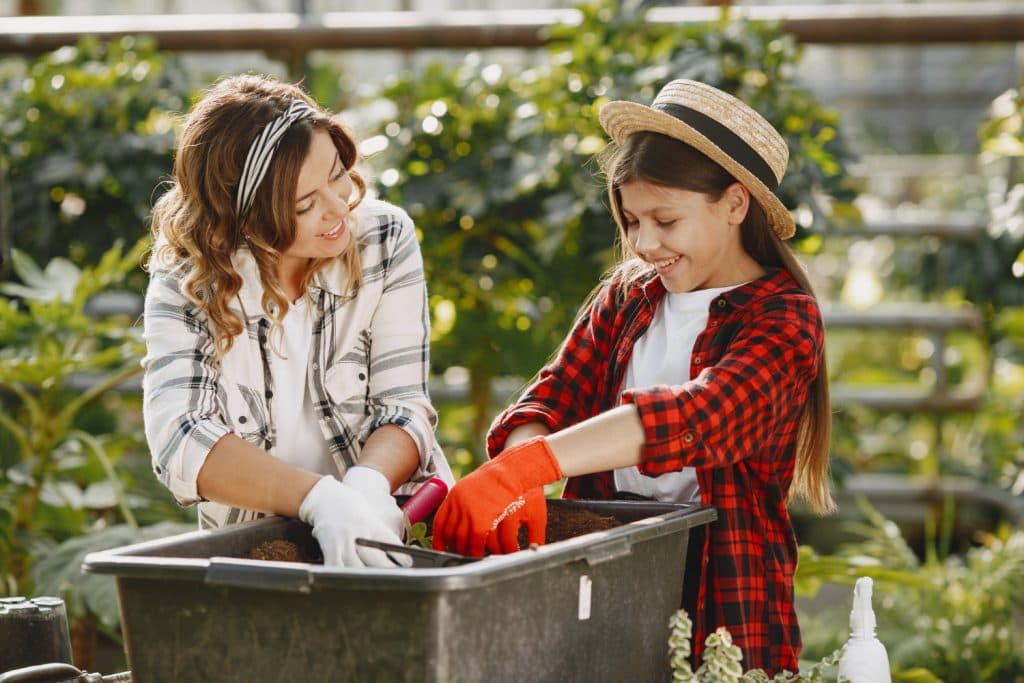kids planting
