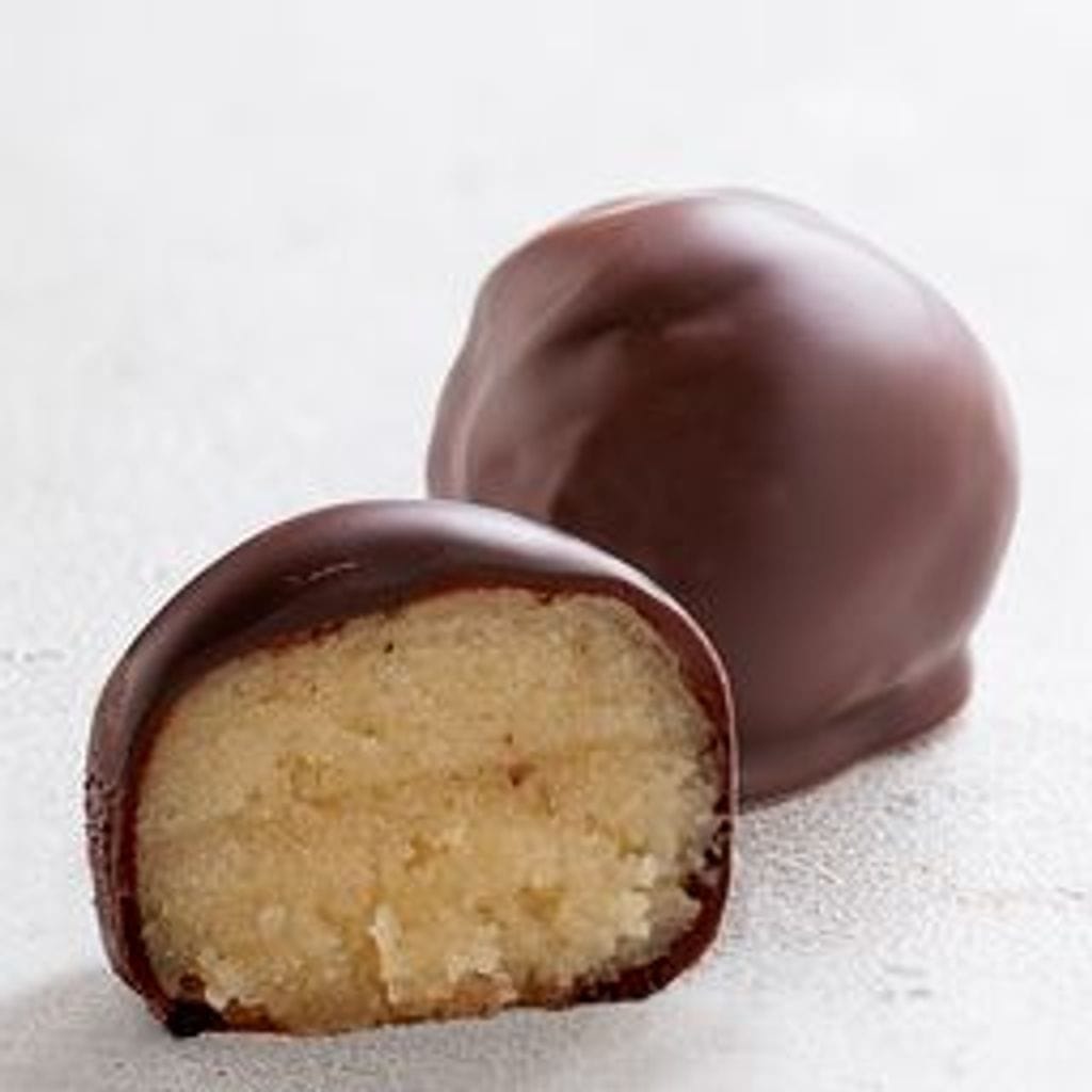 بروتين بايتس اللوز بالشوكولاتة