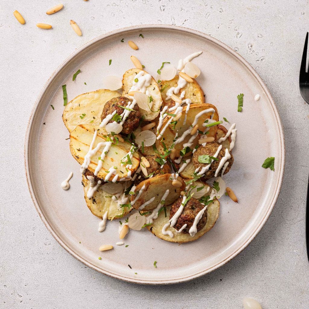 كفتة لحم الضأن مع البطاطس المشوية