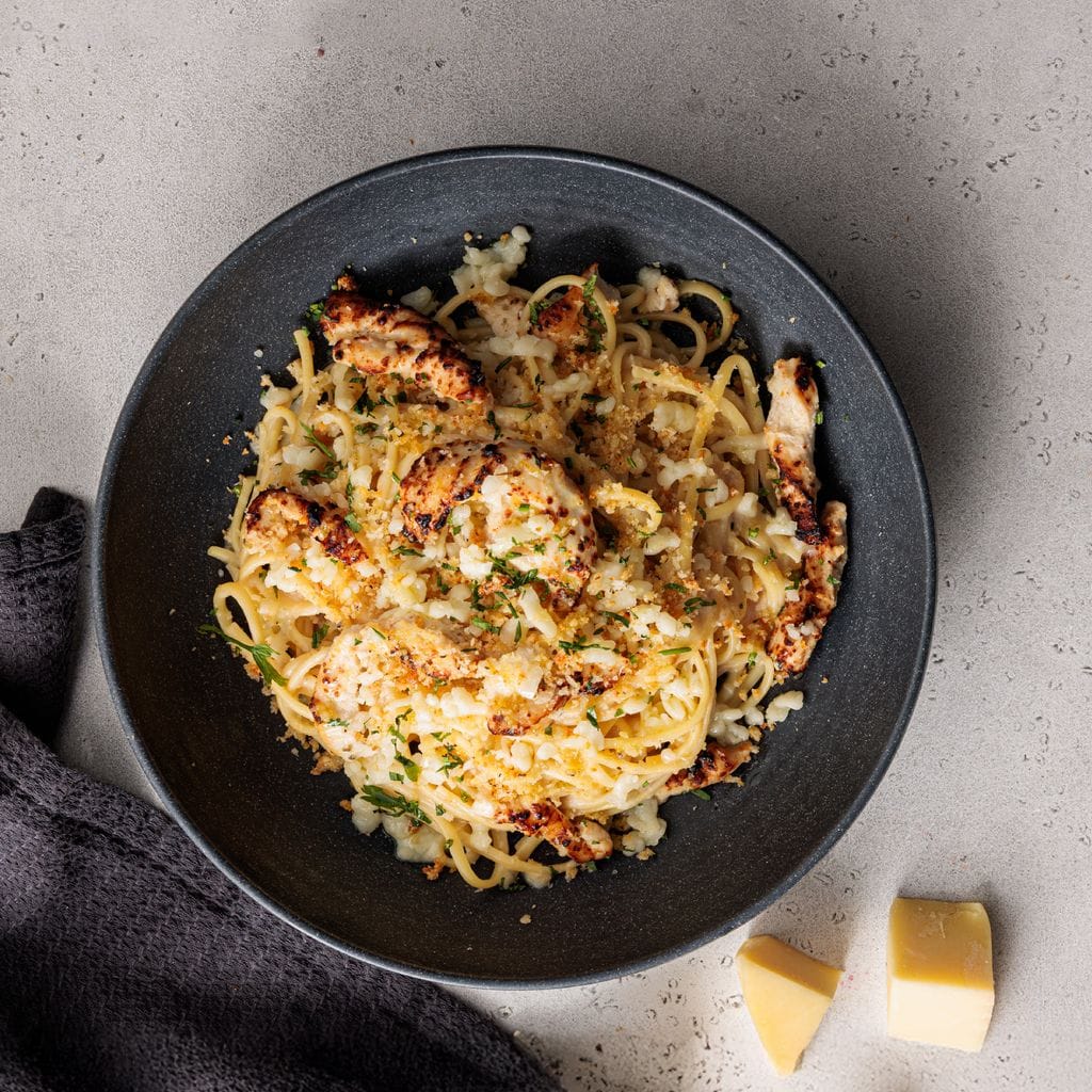 باستا بالدجاج والبصل المكرمل