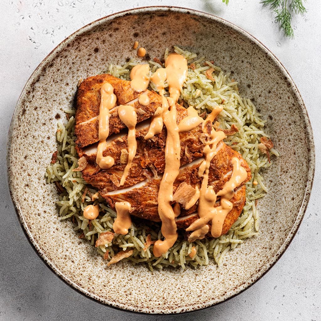 دجاج بالبابريكا والأرز بالأعشاب