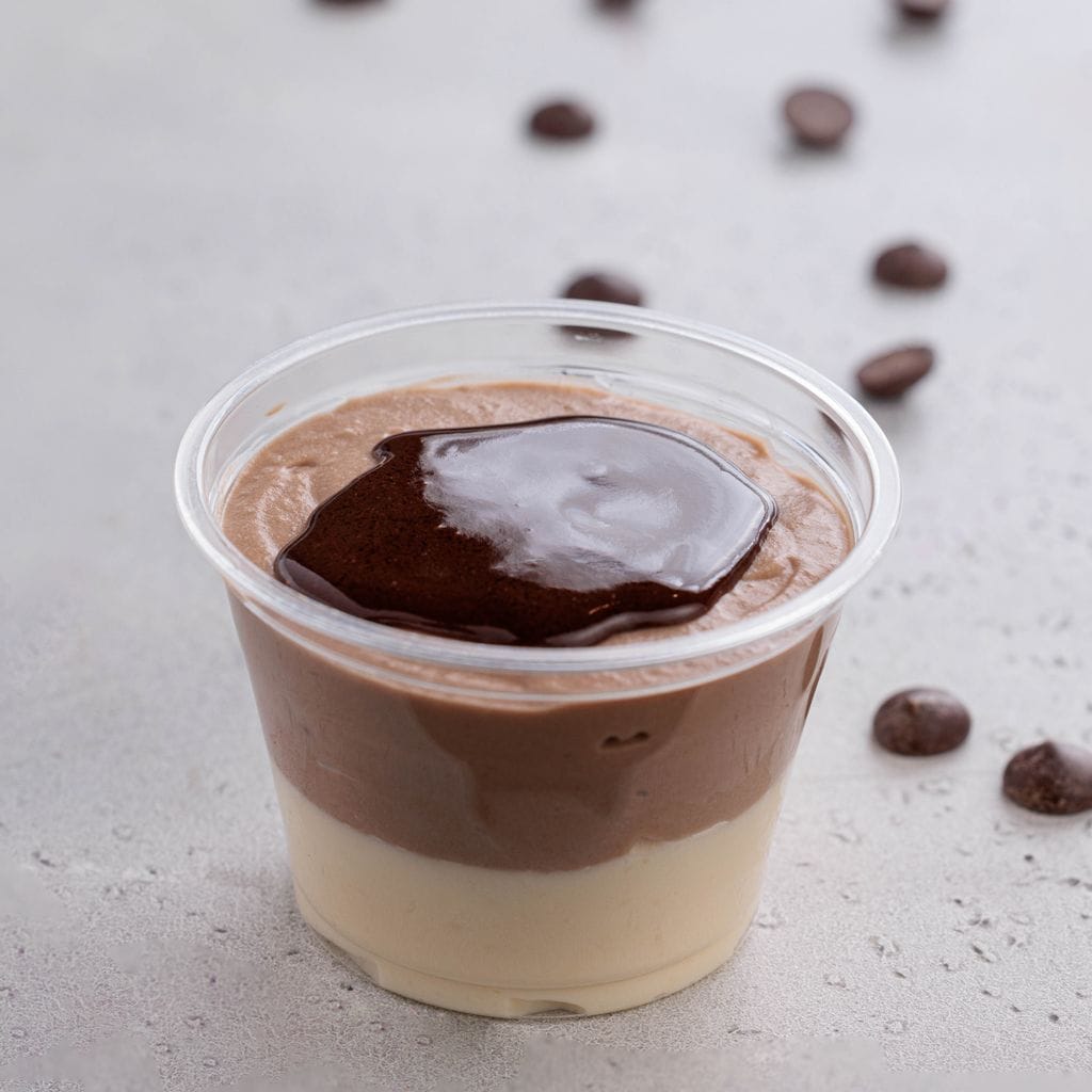 موس الشوكولاتة بكريمة الشانتيلي