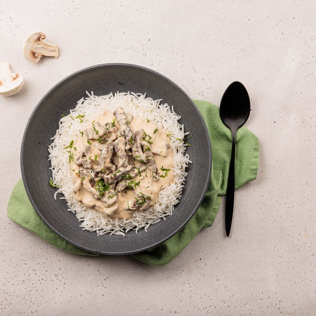 لحم الستراغانوف مع الأرز